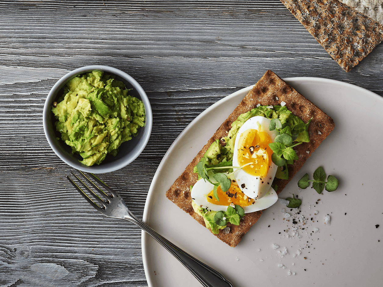 Avocado-Knäckebrot mit Ei | Rezept | Wasa