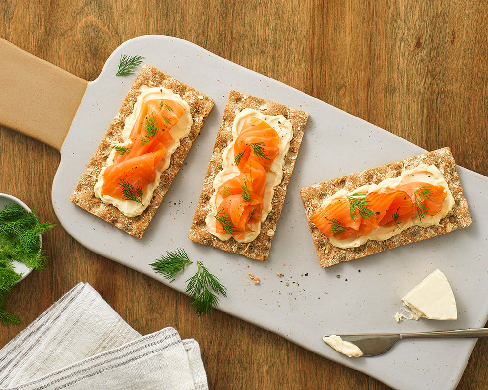 Smoked Salmon & Cream Cheese Crackers