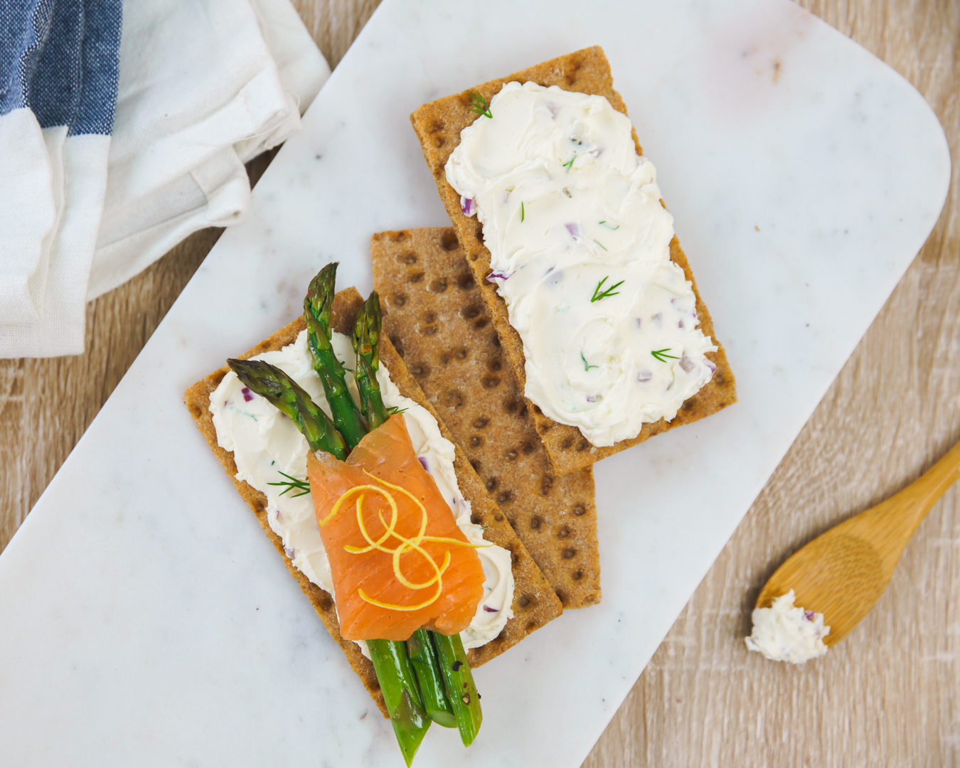 Smoked Salmon & Cream Cheese Crackers